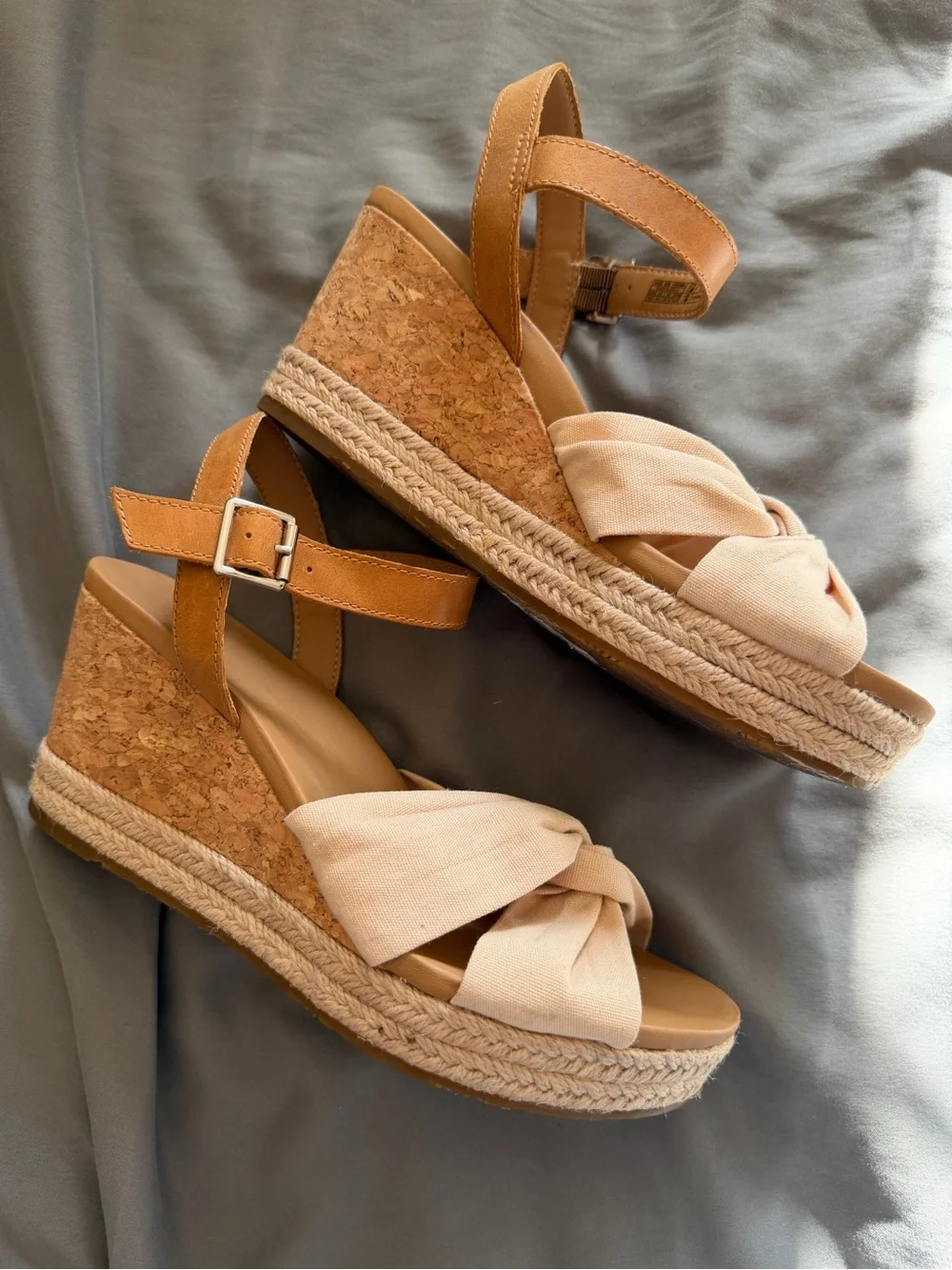 UGG Women's Peach Knot Front Ankle-Strap Sandals